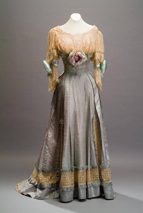 RTD-Doucet-evening-dress-1905-Museo-de-Historia-Mexicana.jpg