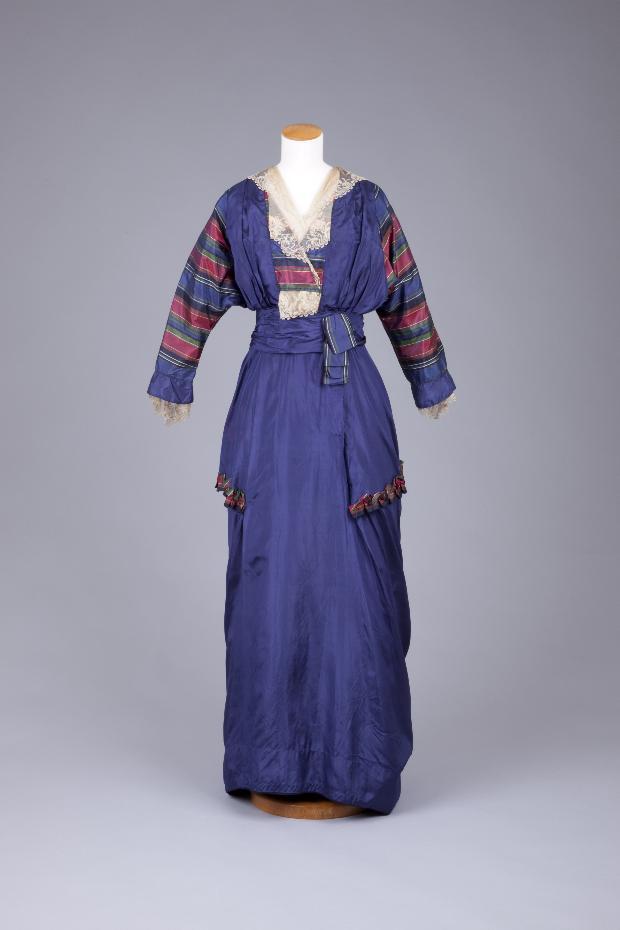 Dress, 1915-18 (more likely 1913-14), silk taffeta, Goldstein Museum of Design, CX-00219
