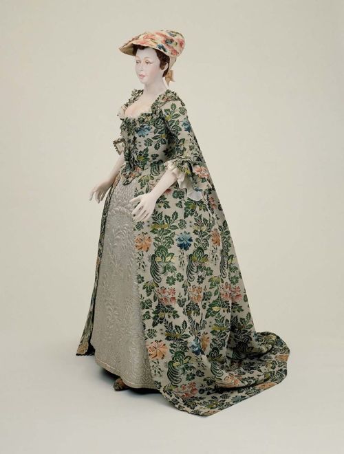 Late 18th Century Wedding Dresses