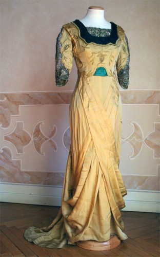 Rate the Dress: Colour + drape + embellishment = ? in 1912 - The