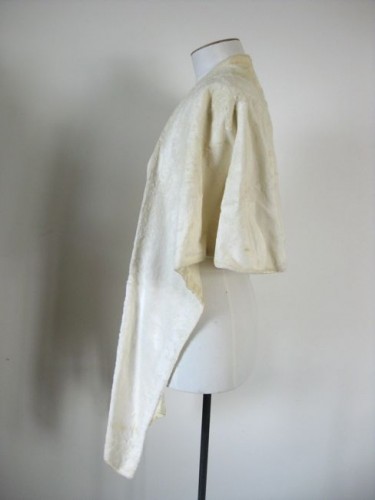 Elise's gift: the white cape-stole - The Dreamstress