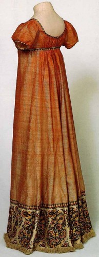 Dress with a paisley border, ca. 1810, Musée Historique de Tissu de Lyon