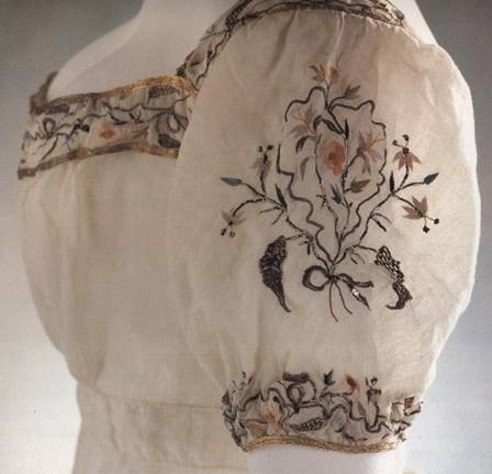 Muslin evening dress 1812-1815. Embroidered with single strands of very fine silk, the stalks are embroidered in silver gilt thread
