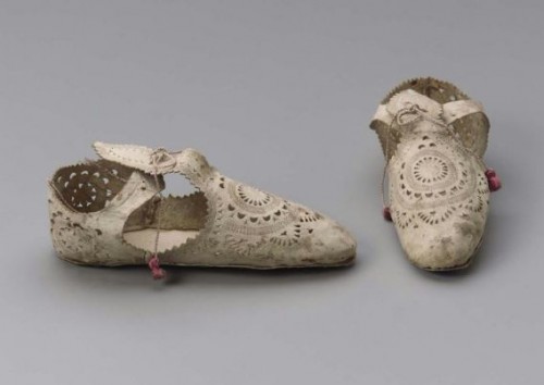 Pair of unfinished women's shoes, Italian, 1605–10, MFA Boston