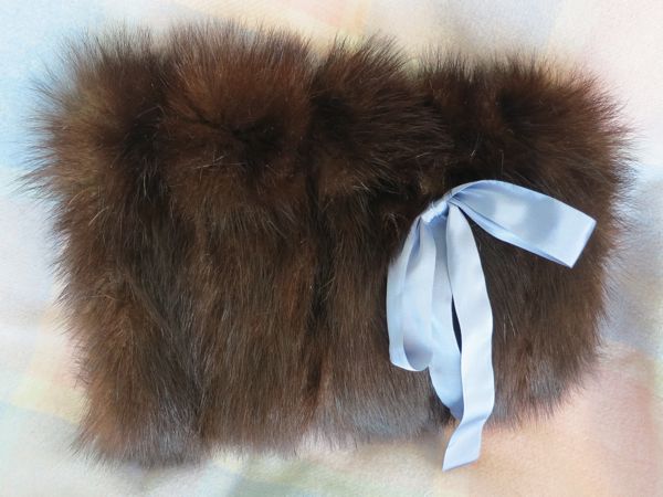 Reproduction 18th century fur muff thedreamstress.com