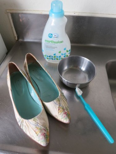 How to clean fabric shoes thedreamstress.com