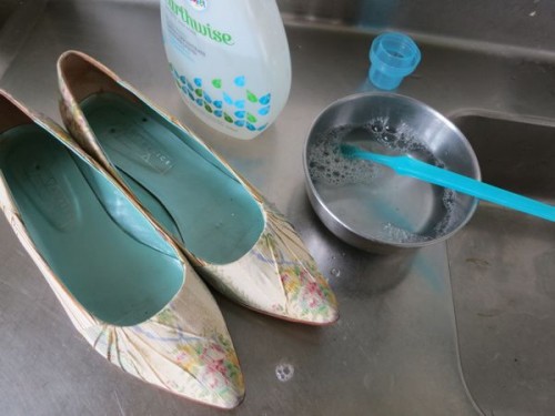 How to clean fabric shoes thedreamstress.com