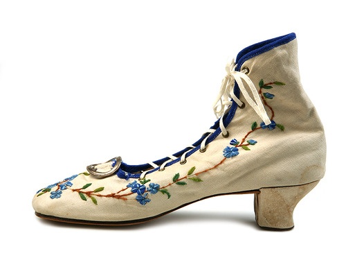 Lady’s canvas pumps with very high back lacing through seven metal eyelets. Decorated with embroidery. Low knock on heel, France, circa 1860-1865.