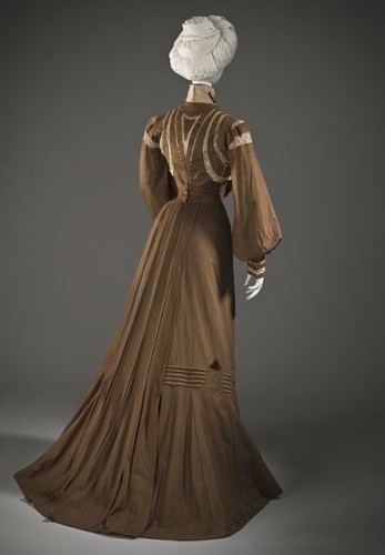 Dress, France, 1900, LACMA, back