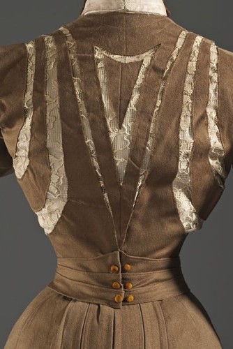 Dress, wool twill, full finish, with linen lace, silk crepe, silk velvet, and cotton plain-weave trim, France, 1900, LACMA