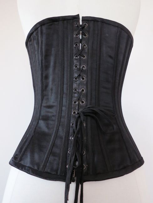 1890s 'Midnight in the Garden' corset thedreamstress.com