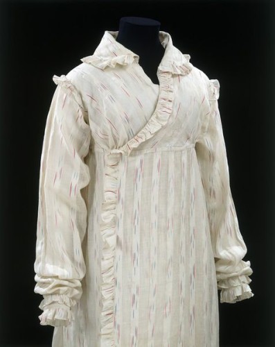 Peignoir, India (fabric)  Great Britain (garment), 1812-1814, muslin dyed in the ikat technique, V&A