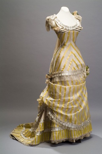 Evening gown, ca. 1880, silk, gold thread, lace, silk braid and silk flowers, Museo de Historia Mexicana 