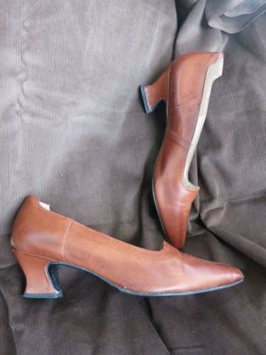 How to dye leather shoes thedreamstress.com