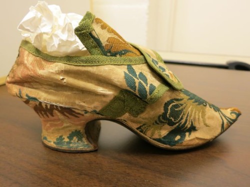 Mid-18th century shoes, collection of the Honolulu Museum of Art, thedreamstress.com