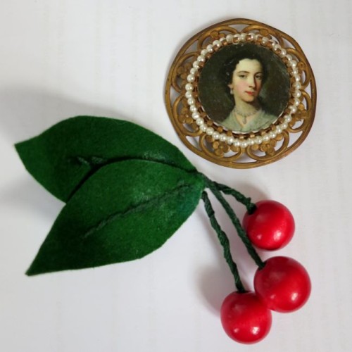 Vintage & antique inspired brooches, thedreamstress.com