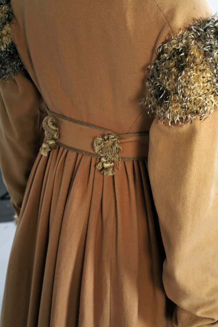 Redingote of camel wool, with collar, buttons and piping of silk organza, and feather trim, circa 1808, Lancaster-Barreto collection