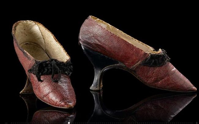 Shoes, ca 1785-95 the Netherlands, Rijksmuseum Leather with silk ruches