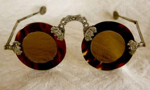 Folding spectacles of tortoiseshell, probably Chinese, pre 1900