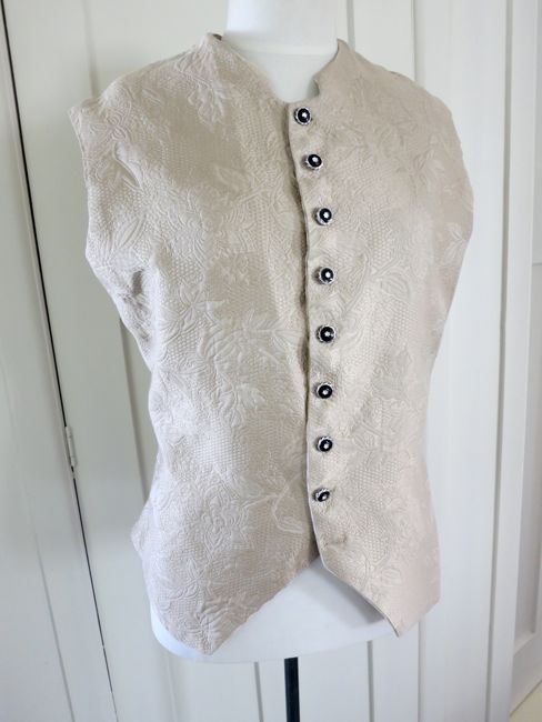 18th century waistcoat thedreamstress.com