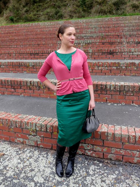 A late 1950s wear-anywhere wiggle dress thedreamstress.com