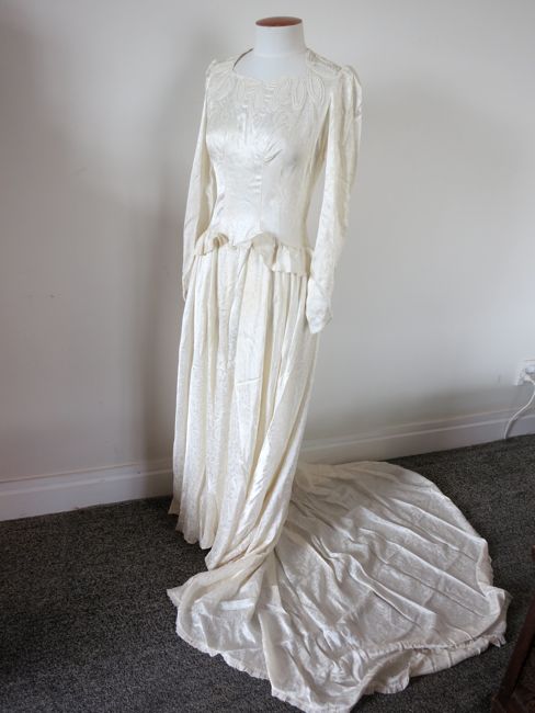 Late 1940s acetate wedding dress thedreamstress.com