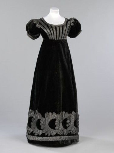 Rate the Dress: Sumptuous mourning in the 1820s - The Dreamstress