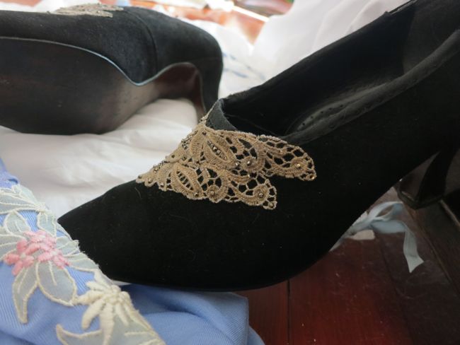 Making 1877 Manet's Nana Louis heeled shoes thedreamstress.com