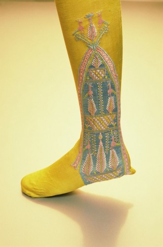 Yellow silk stockings with embroidered blue knit clock. England, early 19th century. KCI