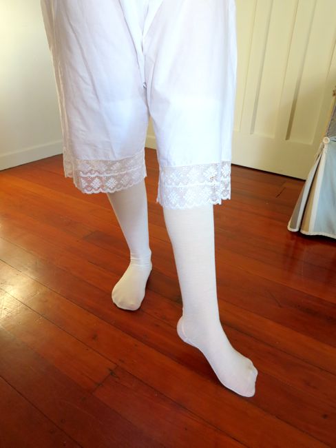 Merino knit stockings thedreamstress.com
