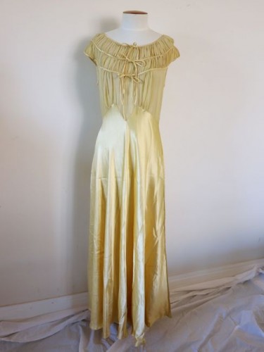 Karen's Gift: the butter yellow 1930s/40s negligee - The Dreamstress