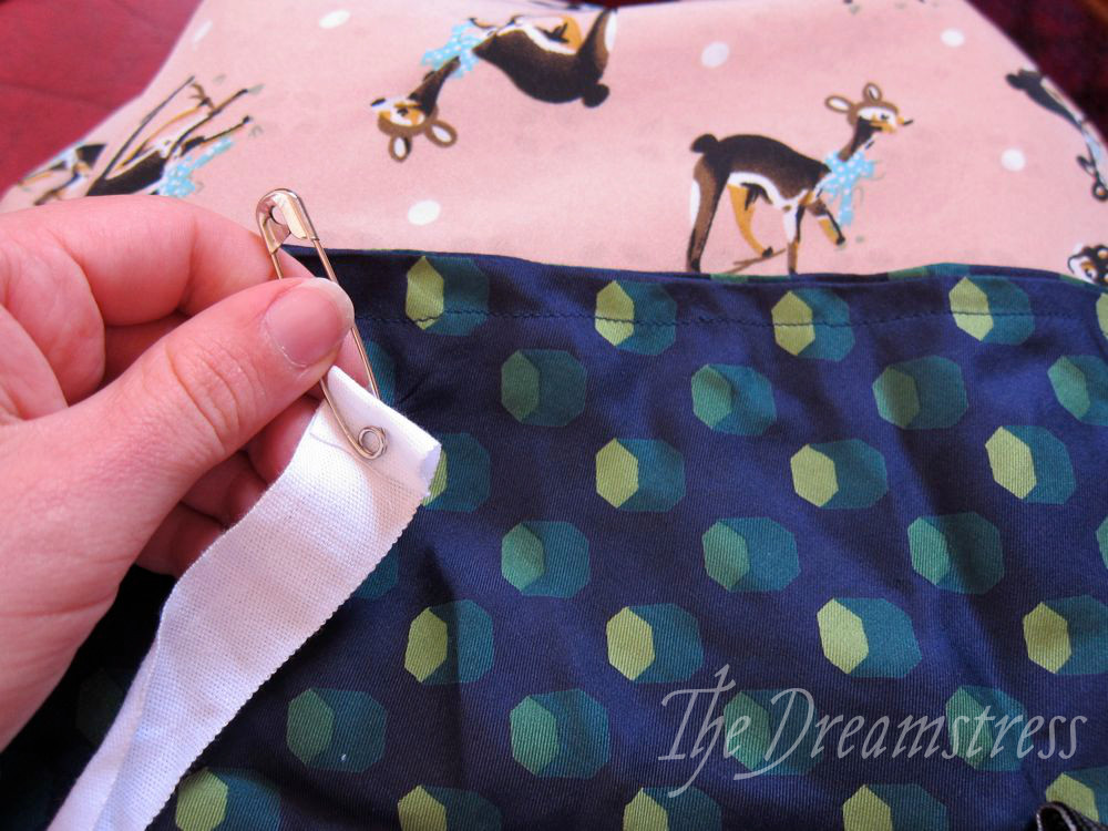 How to make a 30s handkerchief halter thedreamstress.com9