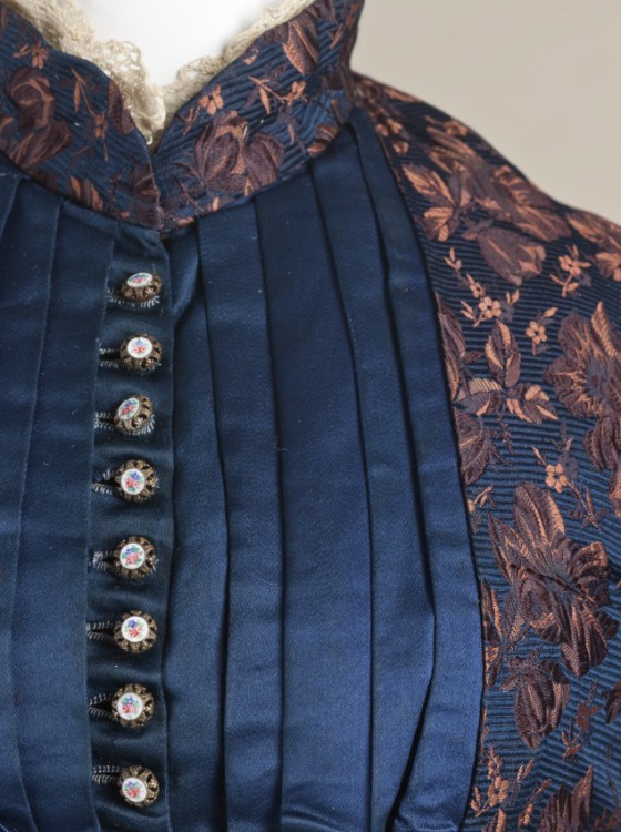 Woman's Dress, England, circa 1885, Silk (plain weave with warp-float and supplementary weft patterning) and silk satin LACMA, M.2007.211.781a-b