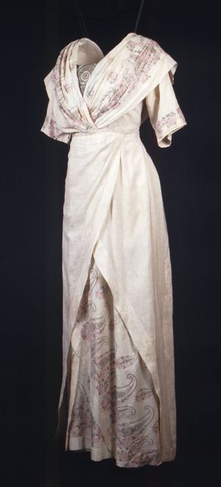 Cream-colored silk dress with paisley print and embroidered tulle bodice insets, 1913-17, Museum Rotterdam