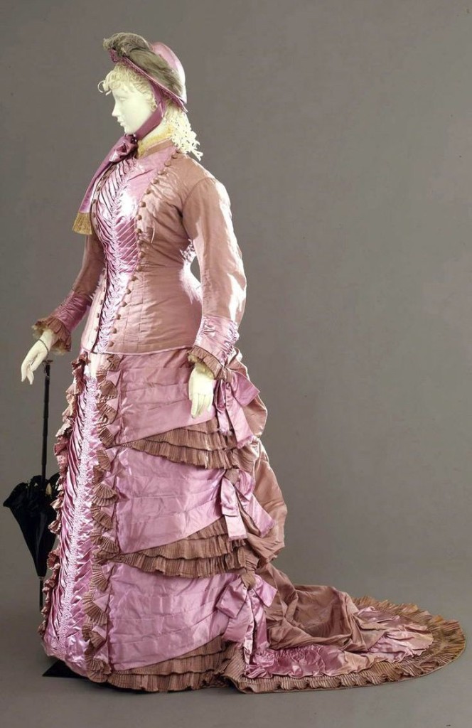Walking dress in two pieces (jacket and skirt) in gros effect violet taffetas, Sartoria Madame Grazini, Naples, 1878-1880