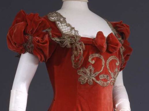 Evening dress in red silk velvet with metal bobbin lace trim, ca. 1902, Galleria del Costume di Palazzo Pitti, 00000192