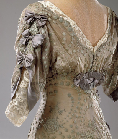 Evening dress, 1909-11, silk & cotton, From the Hillwood Estate, Museum & Gardens, 48.21