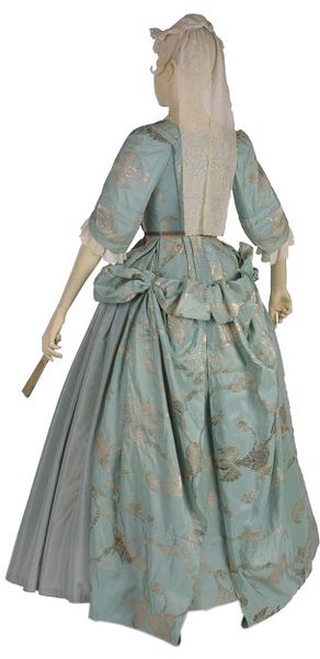 Mantua, Spitalfields, England, Date- ca. 1720 (weaving) 1720-1730 (sewing), Silk, silk thread, silver-gilt thread. Victoria & Albert Museum, T.88 to C-1978
