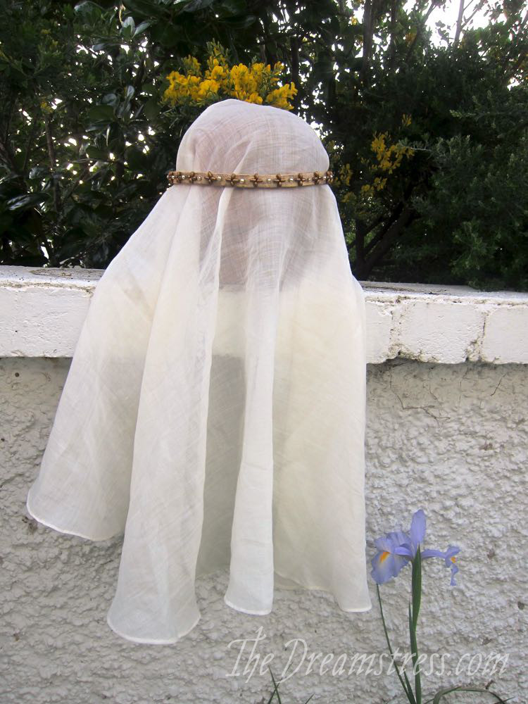 A medieval linen veil thedreamstress.com