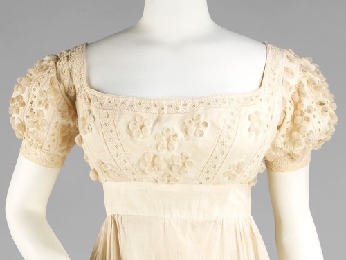 Rate the Dress: Regency daisy chain - The Dreamstress