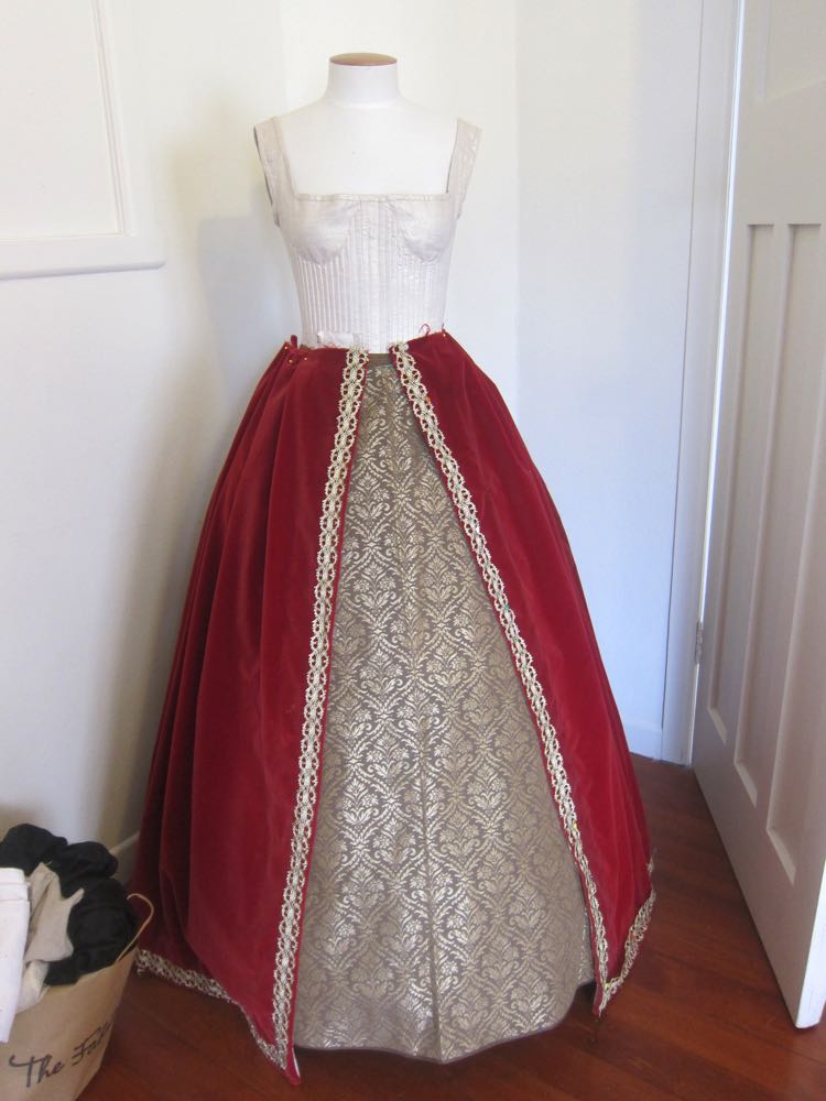 Sewing Elizabethan thedreamstress.com