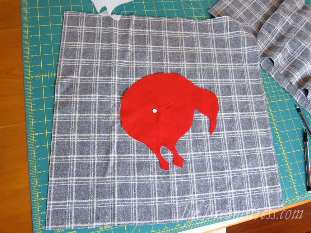 How to sew a cushion cover with an appliquÃ© thedreamstress.com