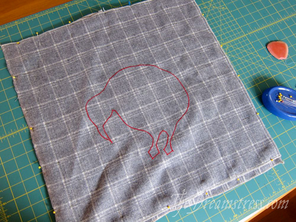 How to sew a cushion cover with an applique thedreamstress.com