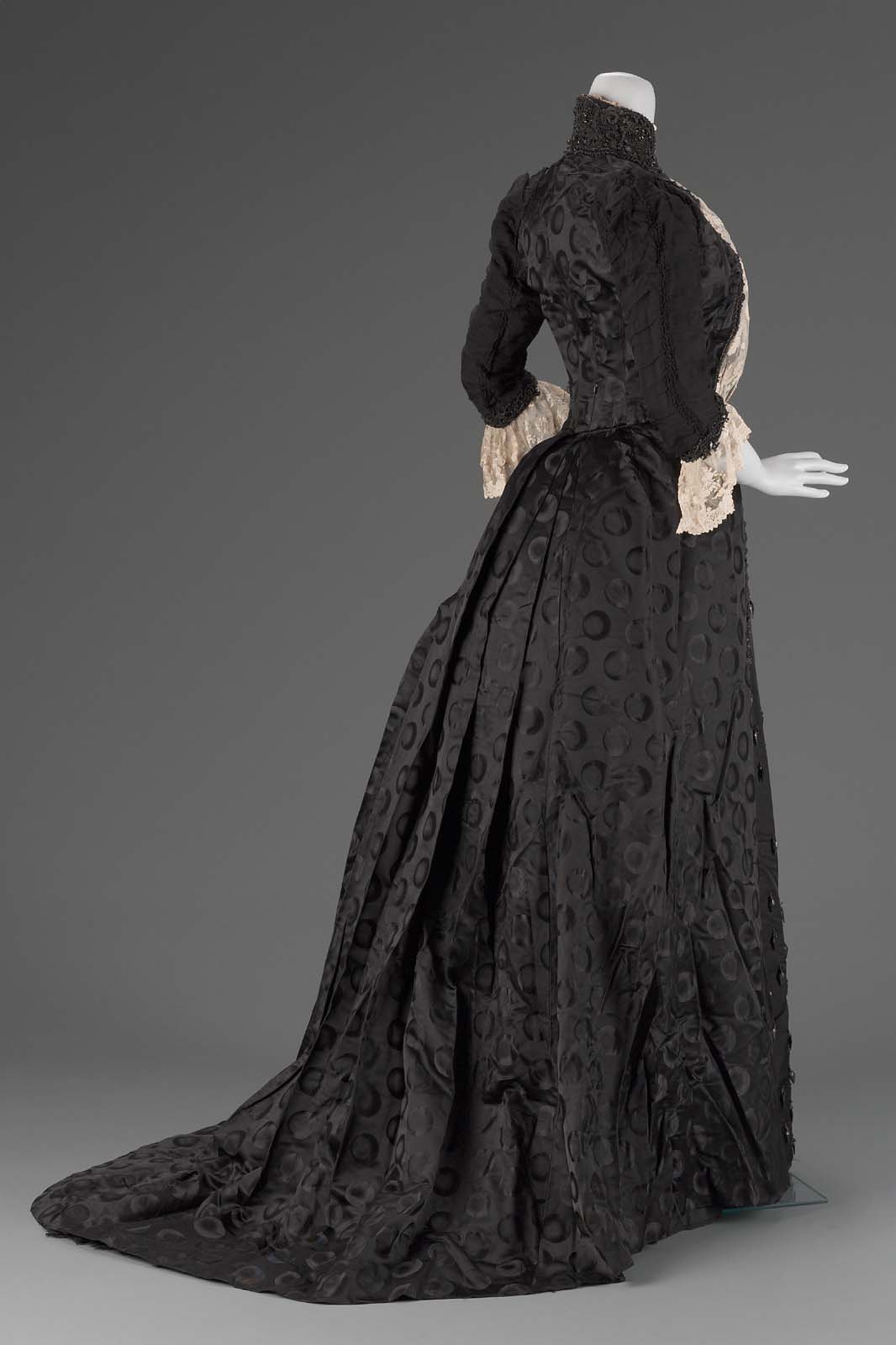 Woman's dress, Emile Pingat, about 1889 MFA Boston, 2003.141.1-2