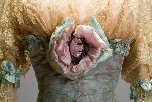 Evening dress, Jacques Doucet, silk and cotton, 1905, Museo de Historia Mexicana