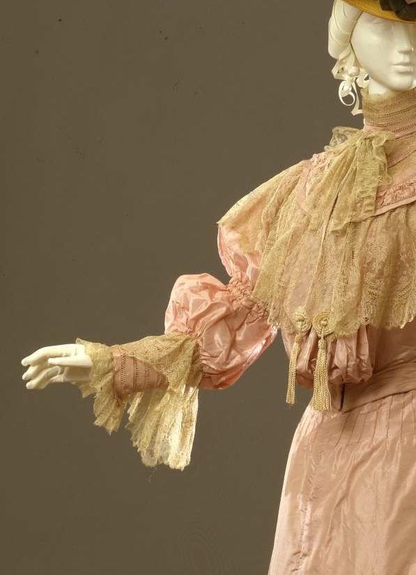 Day dress, silk faille with mechanical lace, ca. 1904-1905, Sartoria Robes & Confections D. E. Carena, Firenze,  00000107, Galleria del Costume di Palazzo Pitti, via Europeana Fashion