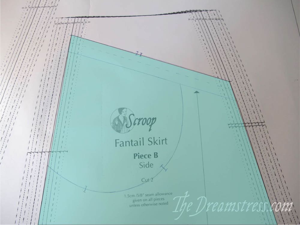 How to add pockets to the Scroop Modern Fantail skirt thedreamstress.com
