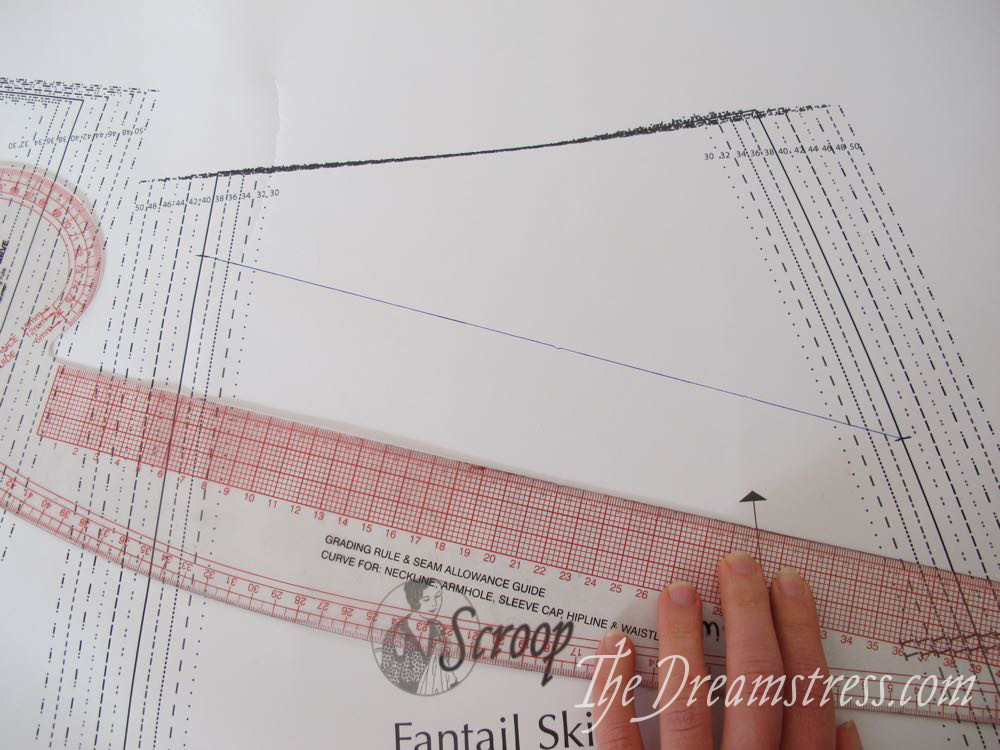 Adding pockets to the Scroop Fantail skirt thedreamstress.com