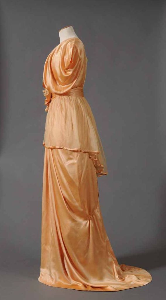 Robe de Soir, 1914, Satin (présence de fibres artificielles?) mousseline de soie, Musées départementaux de la Haute-Saône, 1951.4.190