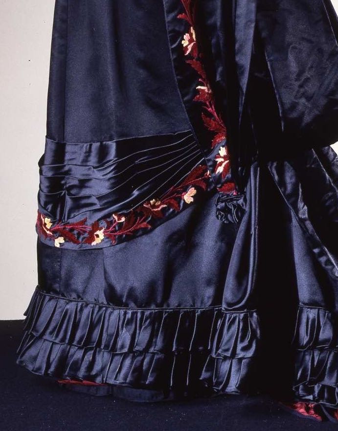 Reception gown, early 1880s, Alice Larrot, silk satin with chenille embroidery, Galleria del Costume Palazzo Pitti, via Eurpeanafashion